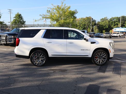 Used 2025 GMC Yukon Denali Ultimate AWD/4WD image 11