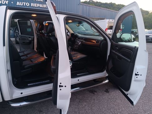 Used 2011 GMC Sierra 1500 Denali AWD/4WD image 10