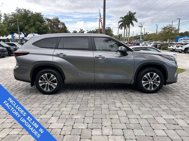 Used 2025 Toyota Highlander XLE FWD image 14
