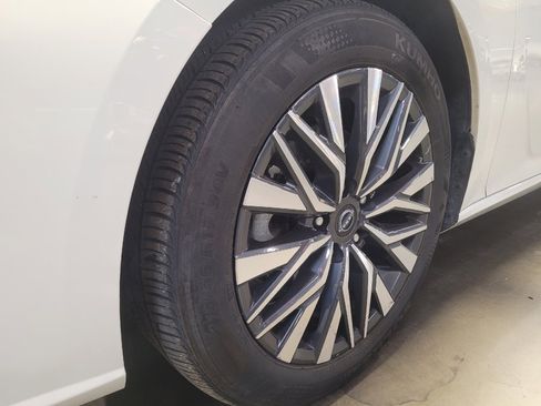 Used 2025 Nissan Altima 2.5 SV FWD image 31