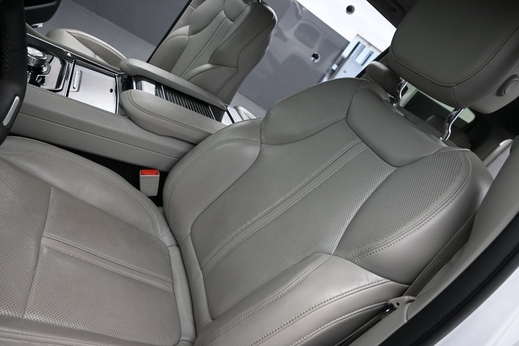 Used 2022 Jeep Wagoneer Series I AWD/4WD image 9