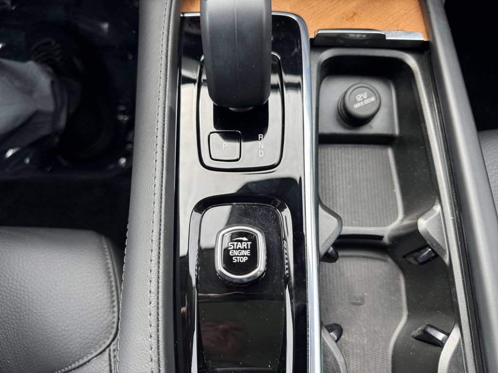 Certified 2025 Volvo XC90 T8 Plus w/ Protection Package Premier AWD/4WD image 19