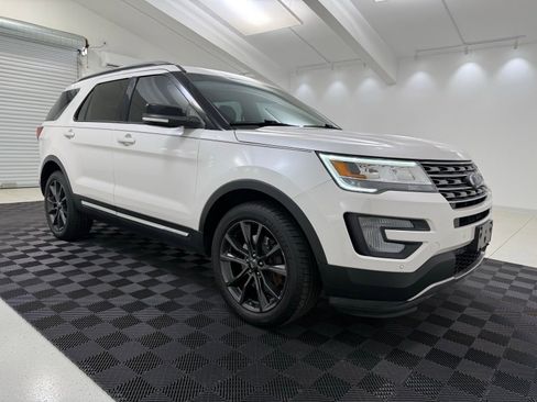 Used 2017 Ford Explorer XLT w/ Equipment Group 202A AWD/4WD image 1