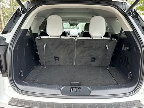 Used 2025 Ford Explorer Active w/ Active Comfort Package RWD image 15