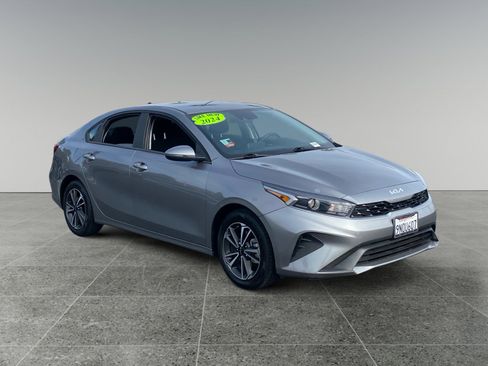 Used 2024 Kia Forte LXS w/ LXS Technology Package FWD image 7