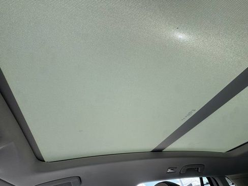 Used 2025 Volkswagen Tiguan SE AWD/4WD image 9