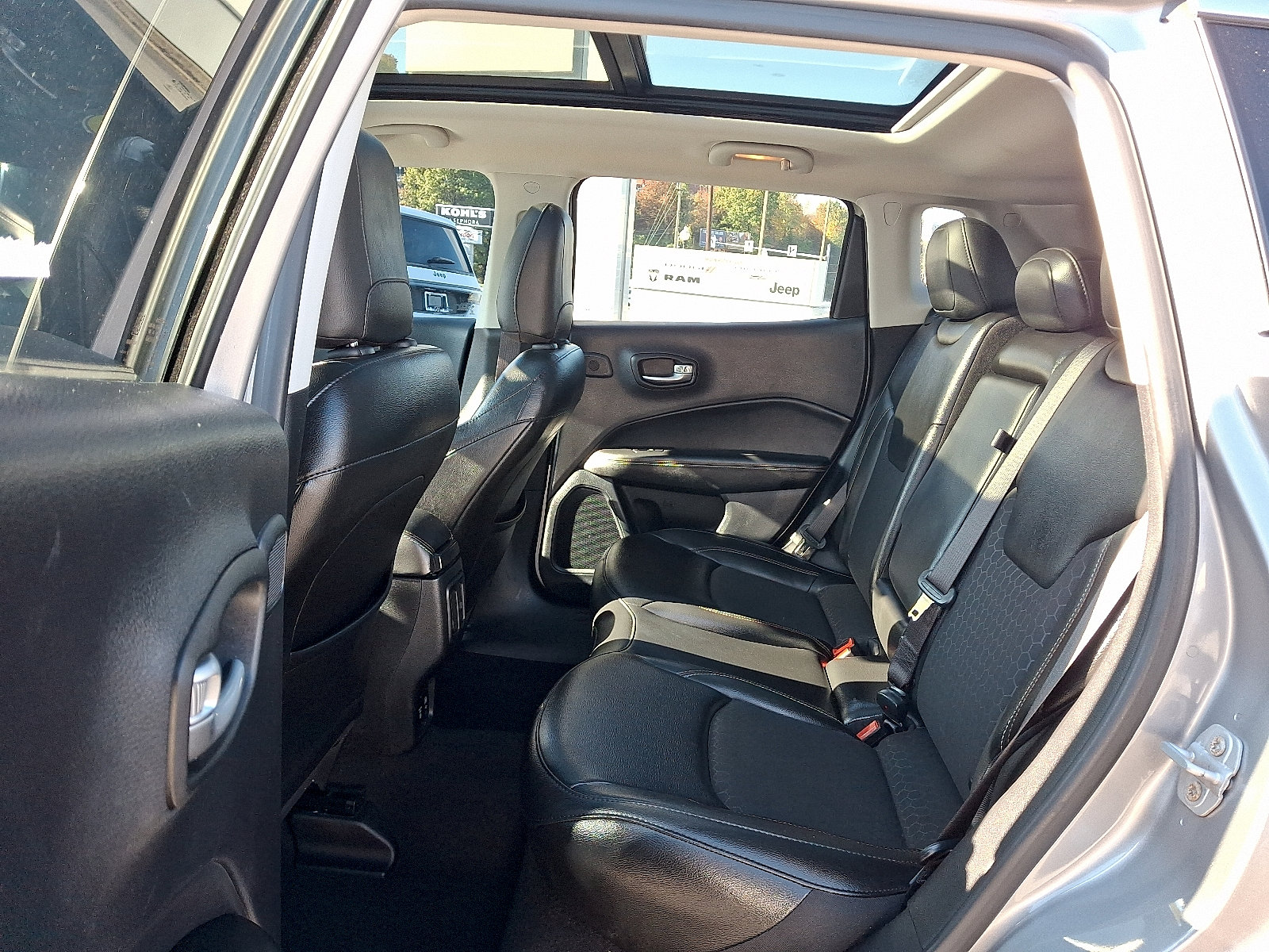 Certified 2021 Jeep Compass Latitude w/ Sun and Sound Group AWD/4WD image 10