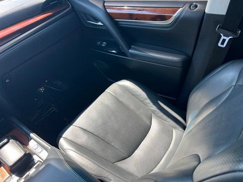Used 2019 Lexus LX 570 4WD w/ Luxury Package image 13