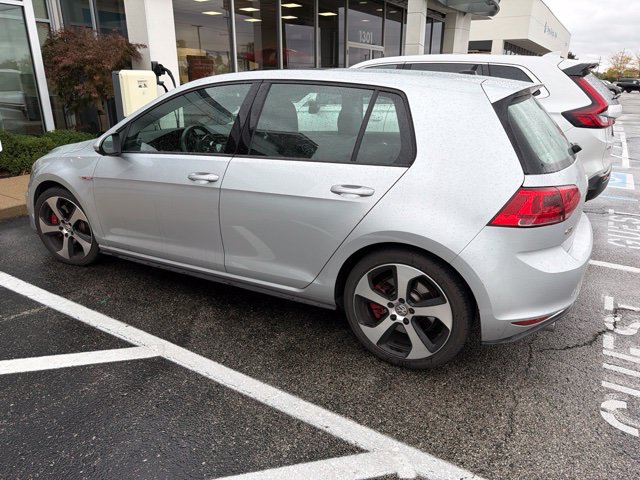 Used 2017 Volkswagen GTI SE FWD image 4