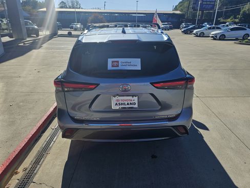 Certified 2021 Toyota Highlander Limited image 5