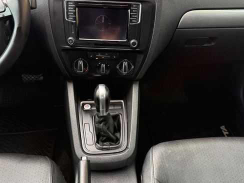Used 2017 Volkswagen Jetta SE FWD image 13