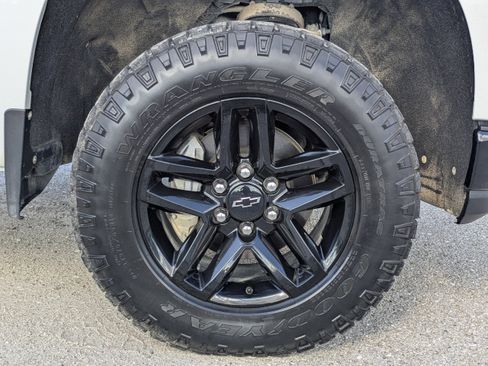 Used 2021 Chevrolet Silverado 1500 LT Trail Boss w/ Convenience Package II image 12