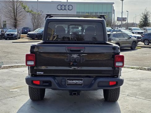 Used 2021 Jeep Gladiator Sport image 3