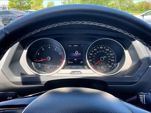 Used 2021 Volkswagen Tiguan SE AWD/4WD image 21