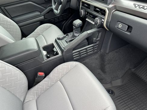 Certified 2025 Toyota Tacoma SR5 AWD/4WD image 14