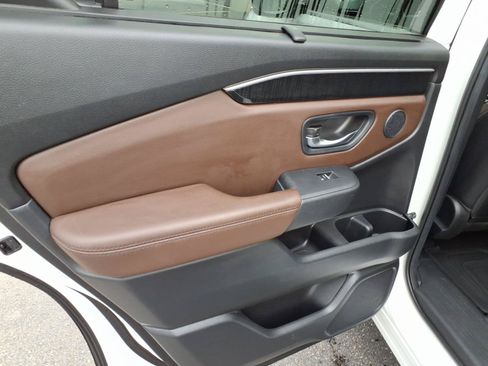 Certified 2025 Honda Pilot Elite image 9