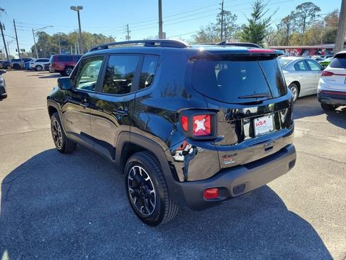 Used 2023 Jeep Renegade Latitude image 3