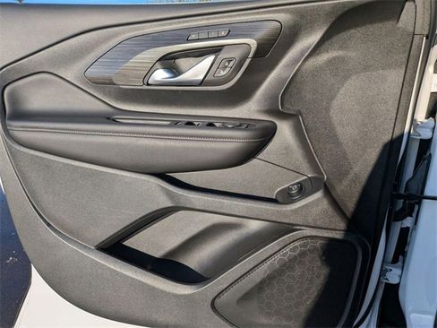 Used 2022 GMC Terrain SLT image 14