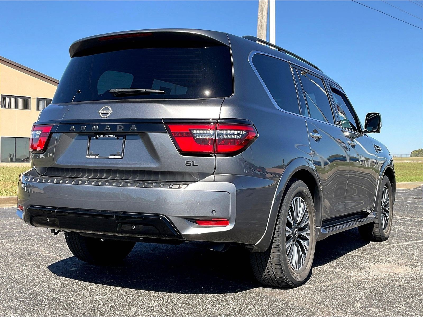 Used 2023 Nissan Armada SL w/ Midnight Edition Package AWD/4WD image 2