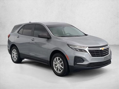 Used 2023 Chevrolet Equinox LS w/ LS Convenience Package FWD image 3