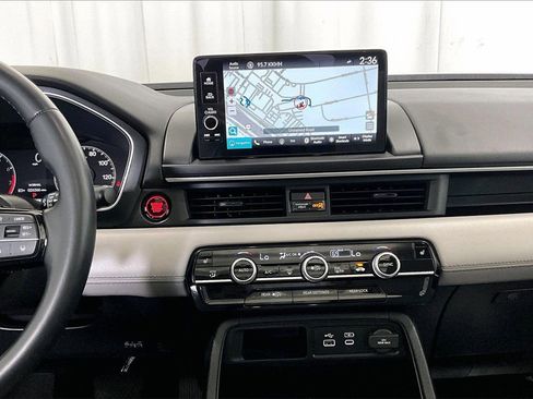 Used 2024 Honda Pilot Touring image 5