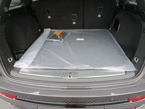 New 2025 Jeep Grand Cherokee Summit image 10