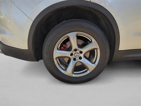 Used 2018 Alfa Romeo Stelvio AWD image 29