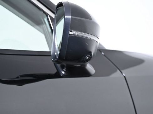 Certified 2025 Nissan Kicks SR AWD/4WD image 11