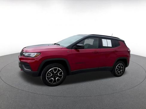 Used 2025 Jeep Compass Trailhawk AWD/4WD image 8