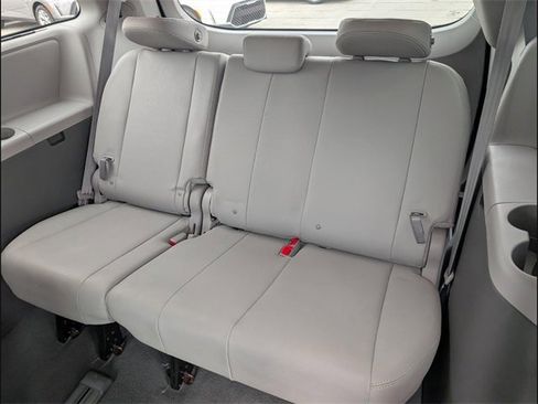 Used 2020 Toyota Sienna XLE image 10