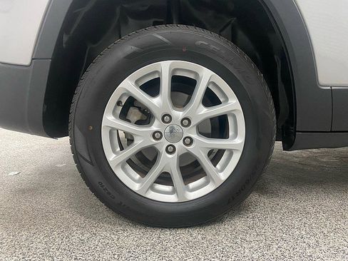 Used 2014 Jeep Cherokee Latitude image 28