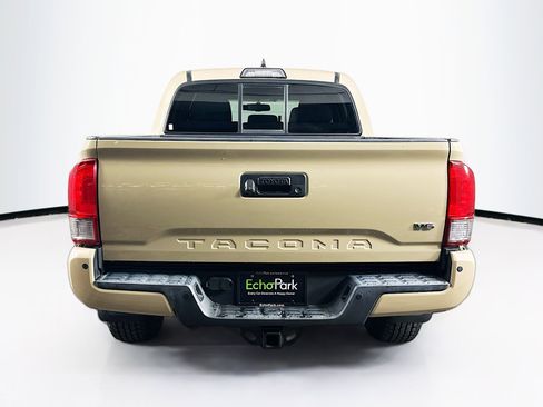 Used 2016 Toyota Tacoma TRD Off-Road image 7