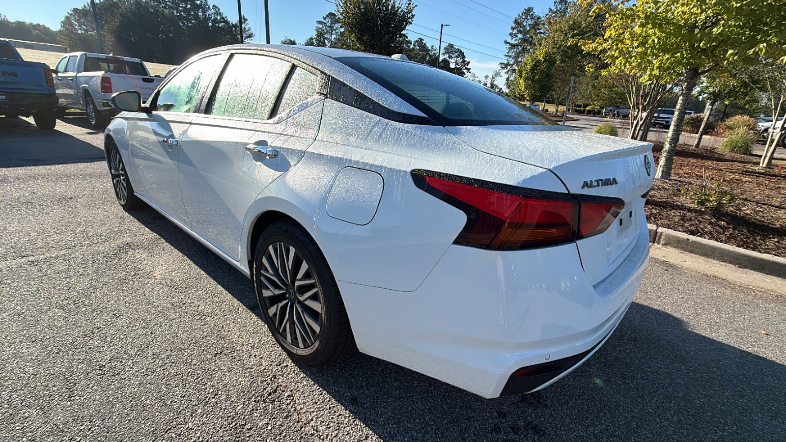 Used 2025 Nissan Altima 2.5 SV FWD image 10