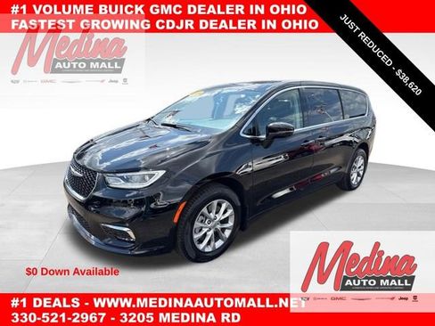 Used 2024 Chrysler Pacifica Touring-L AWD/4WD image 1