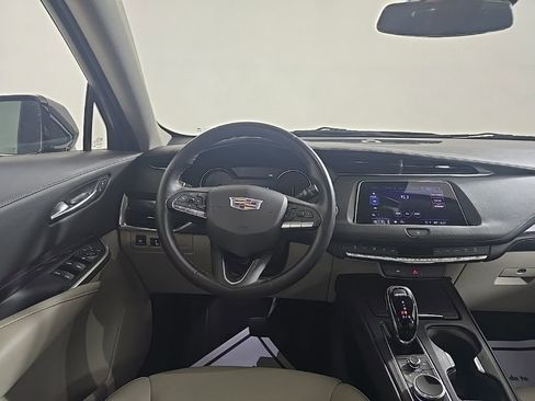 Used 2023 Cadillac XT4 Luxury image 7