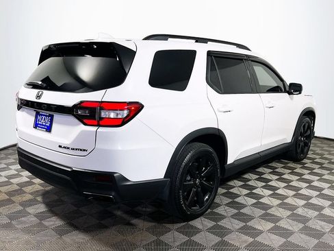 Used 2025 Honda Pilot Black Edition image 7