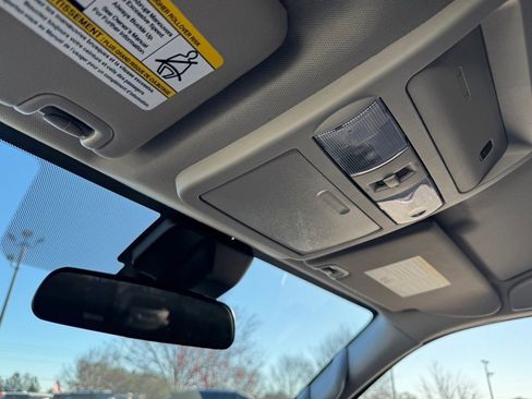 Used 2025 Nissan Frontier SV image 25