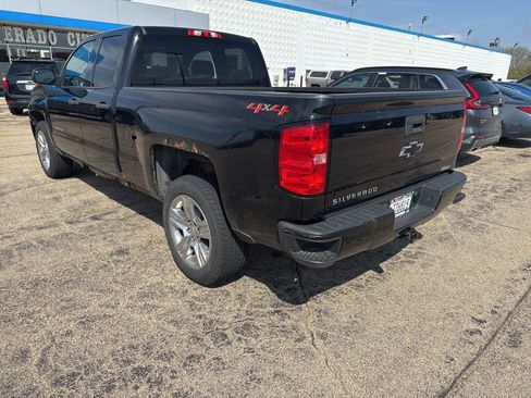 Used 2018 Chevrolet Silverado 1500 Custom w/ Custom Convenience Package AWD/4WD image 8