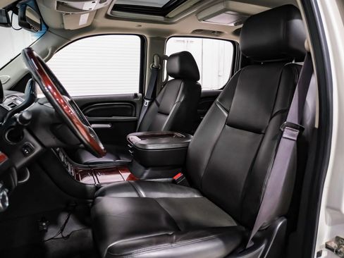 Used 2013 Cadillac Escalade EXT Premium AWD/4WD image 32