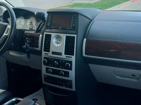 Used 2010 Chrysler Town & Country Touring Plus w/ Safetytec Group FWD image 27