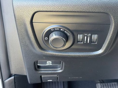 Used 2023 Jeep Grand Cherokee Altitude AWD/4WD image 23
