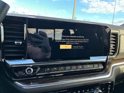 New 2026 GMC Sierra 1500 SLE w/ Preferred Package image 9