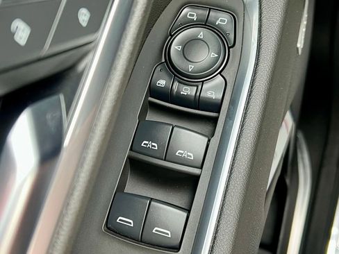 Used 2025 Chevrolet Silverado 2500 LTZ w/ LTZ Convenience Package image 33