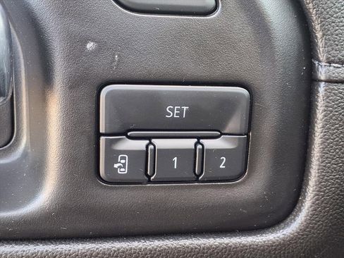 Used 2022 Chevrolet Silverado 1500 High Country w/ Technology Package image 13