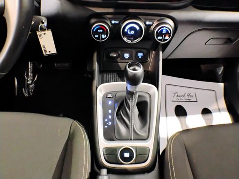 Used 2021 Hyundai Venue SEL image 46