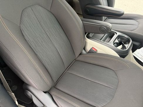 Used 2020 Chrysler Pacifica Touring w/ Advanced Safetytec Group FWD image 39