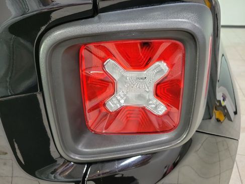 Used 2019 Jeep Renegade Latitude image 13