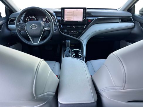 Used 2022 Toyota Camry XLE FWD image 14
