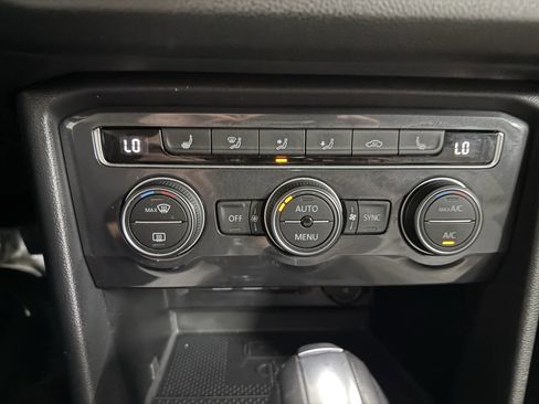 Used 2020 Volkswagen Tiguan SE w/ Panoramic Sunroof Package image 28