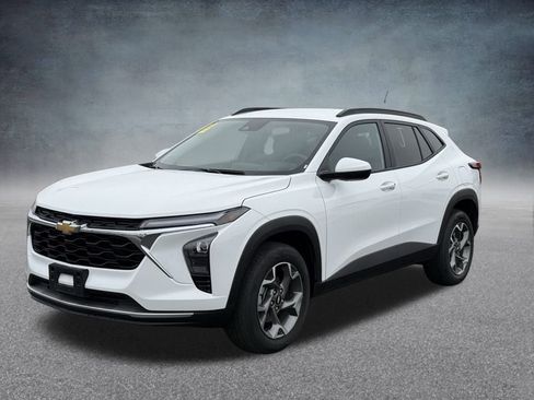 Used 2025 Chevrolet Trax LT image 7